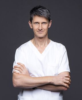 Пластичний хірург Валентин Зиков